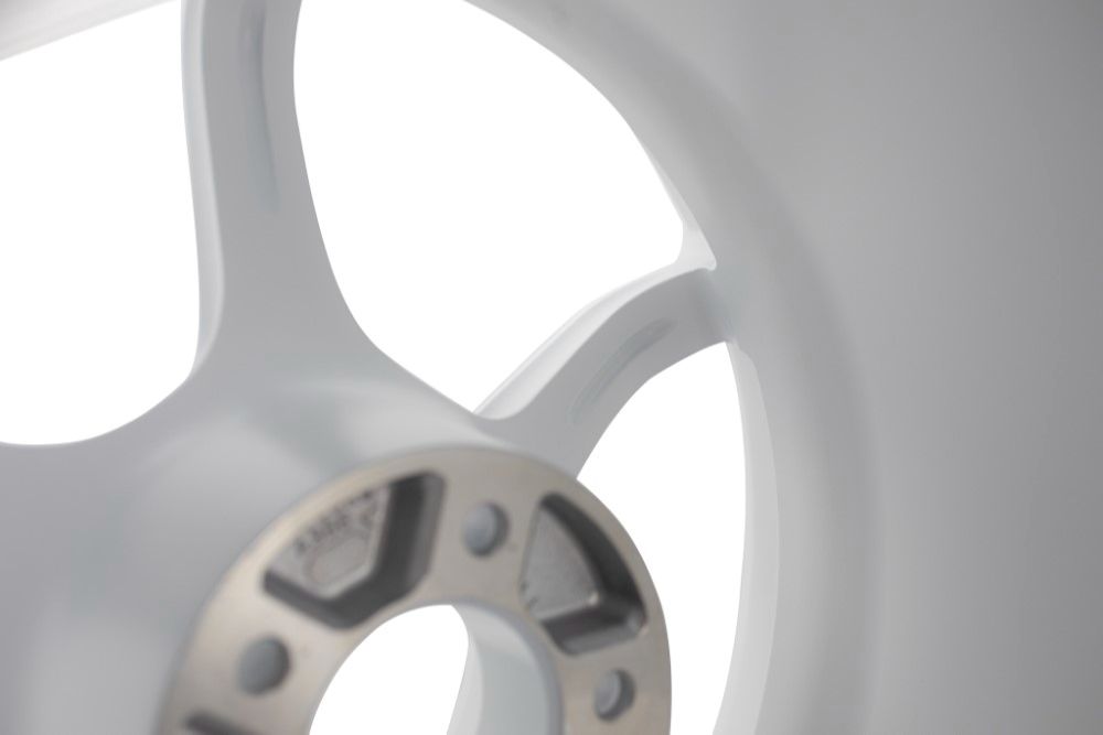 Advan RG-4 Wheel 18x9.5 5x114.3 45mm Racing White Metallic & Ring- set