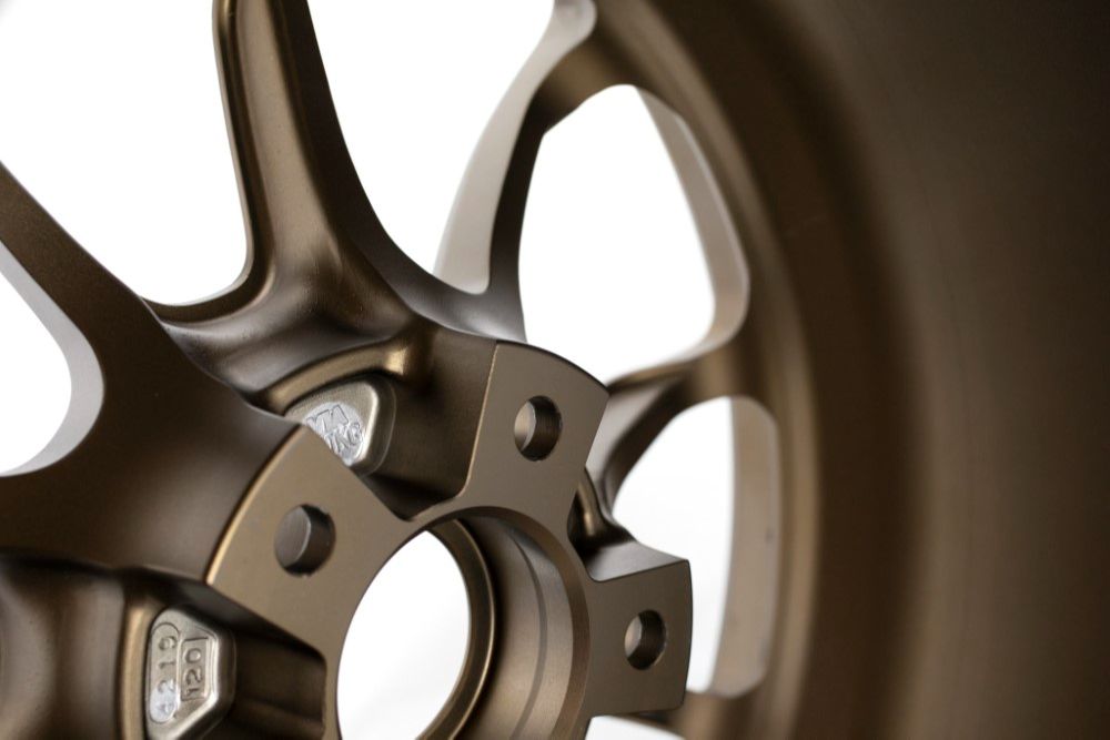 Volk Racing ZE40 Wheel 18x9.5 5x114.3 22mm Bronze- set